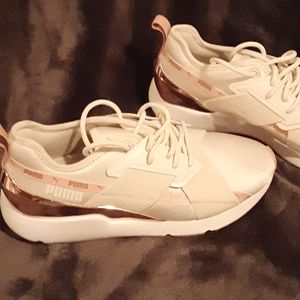 Rose gold puma's Size 7
